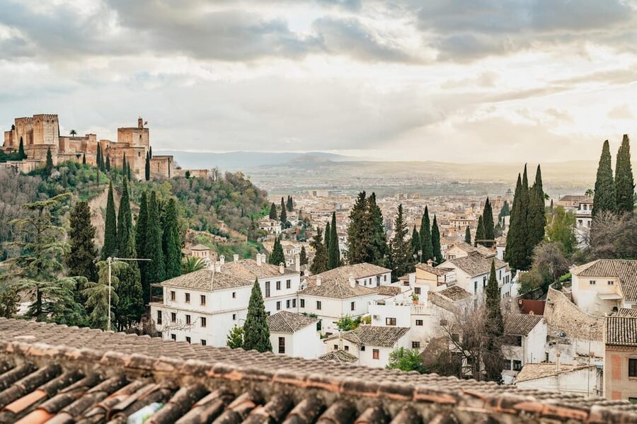 Granada: Albaicín and Sacromonte Guided Sunset Walking Tour - At a glance