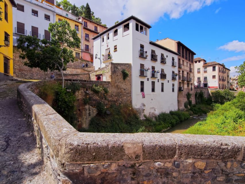 Granada: Albaicín and Sacromonte Walking Tour - The small lanes around Aljibe de Trillo and Placeta Comino