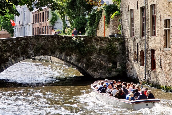 Guided boat trip and walk - Why this Bruges tour works so well