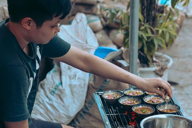 Ha Noi Walking Food Tour, Non Vegetarian,Vegan, vegetarian Option - The night market and Hanoi after dark
