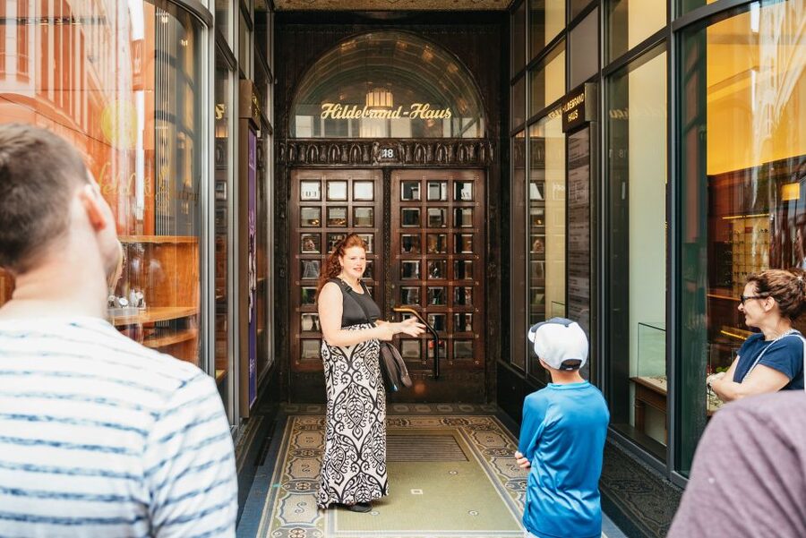 Hamburg: Guided Walking Tour for Magic Fans - The final stretch toward Krameramtsstuben