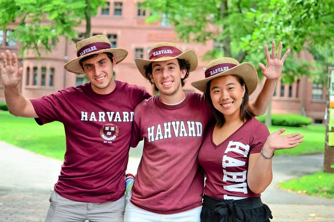 Harvard University Campus Guided Walking Tour - Harvard Yard and the old university buildings