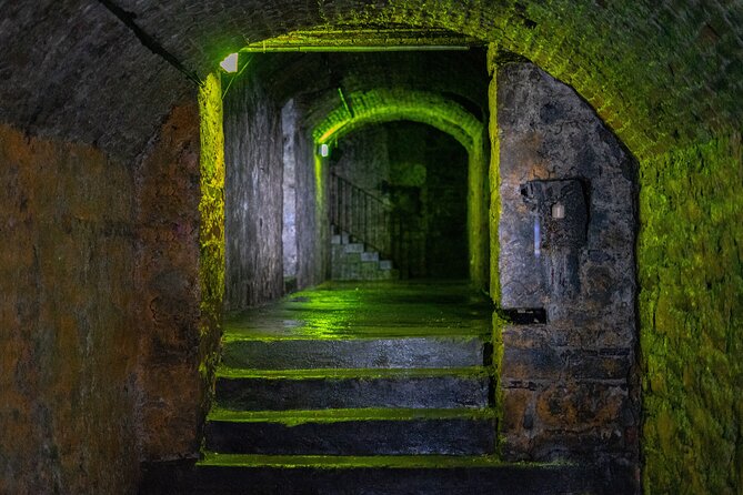 Haunted Vaults and Graveyard Walking Tour in Edinburgh - Starting on the Lawnmarket