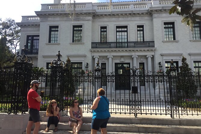 Heart of Savannah History Walking Tour - 2hr - The Gryphon Tea Room and an old apothecary