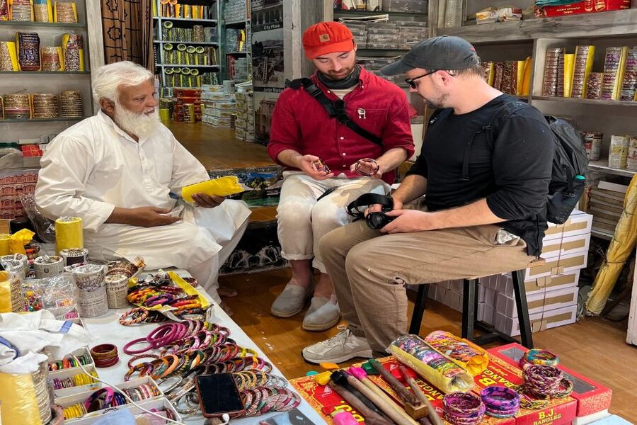 Heritage Walk & Street Food Tasting in Jaipur - Tripolia Bazar and the artisan lanes