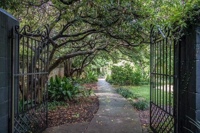 Hidden Alleyways and Historic Sites Small-Group Walking Tour - What the guides add to the walk