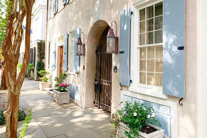 Historic Charleston Guided Sightseeing Walking Tour - What the guides add to the walk