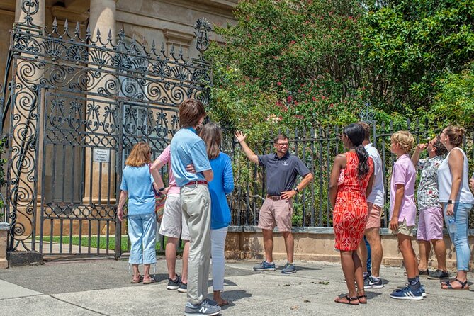 Historic Charleston Walking Tour: Rainbow Row, Churches, and More - Rainbow Row and the Charleston single house