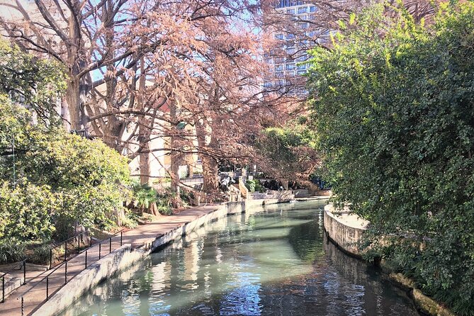 Historic Downtown & Riverwalk Walking Tour - Main Plaza and San Fernando Cathedral