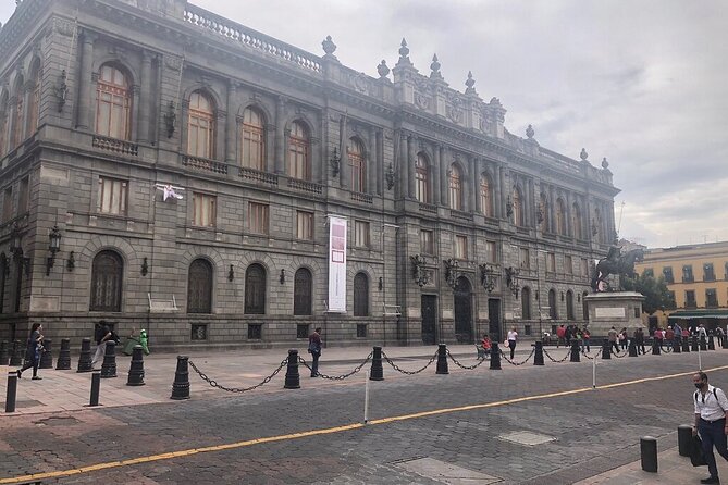 Historic Downtown Walking Tour - Palacio de Bellas Artes and the finish near El Caballito