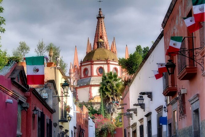 Historical and Cultural Walking Tour of San Miguel de Allende - Iglesia de San Francisco and changing architecture