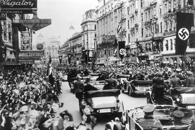 Historical Hitler Walking Tour of Vienna - Heldenplatz and the speech that changed Vienna