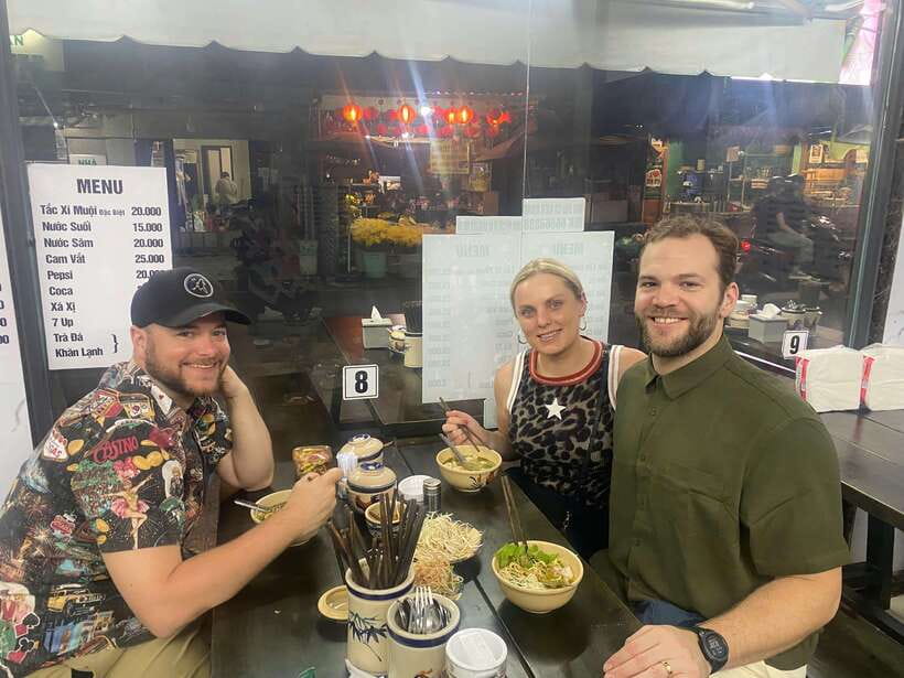 Ho Chi Minh City: Walking Food Tour with 13 Tastings - The first tastings: bánh xèo and southern flavors