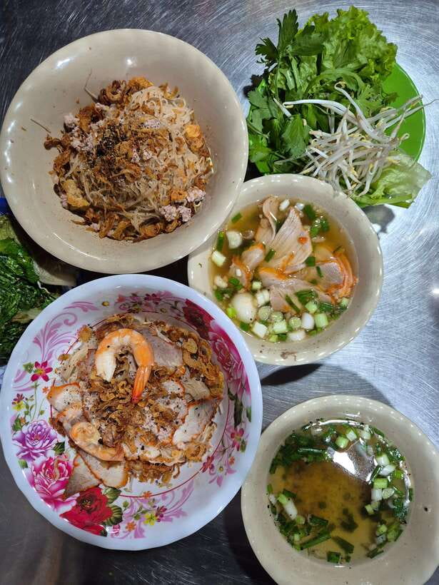 Ho Chi Minh City: Walking Food Tour with 13 Tastings - How much food will you really eat?