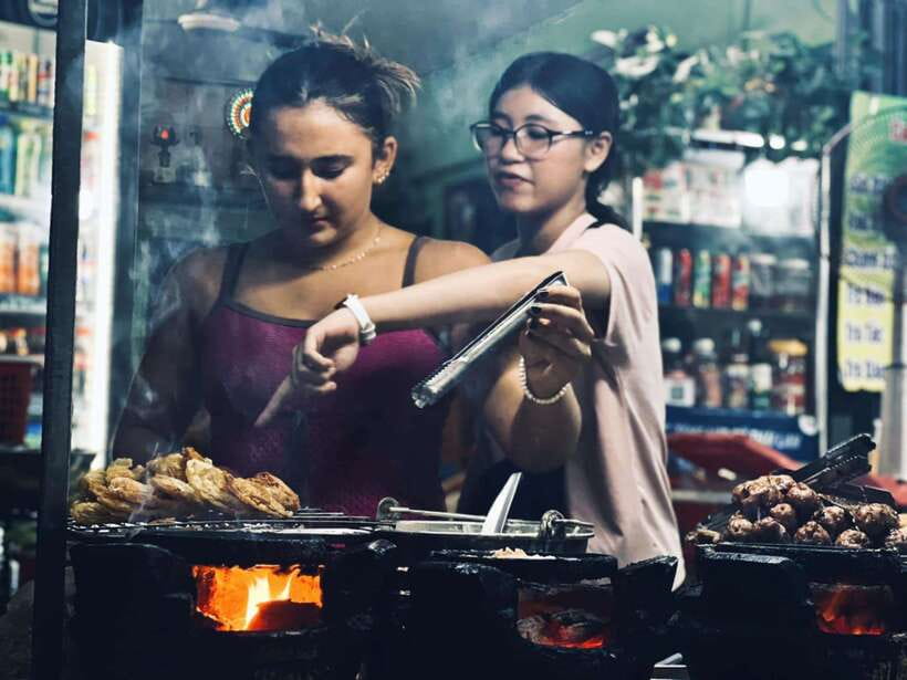 Ho Chi Minh City: Walking Food Tour with 13 Tastings - Meeting at the War Remnants Museum