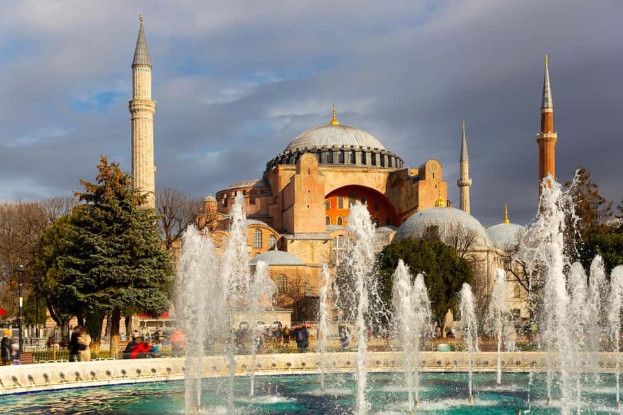 Istanbul: Blue Mosque, Hagia Sophia, & Old Town Walking Tour - What to bring and what to expect