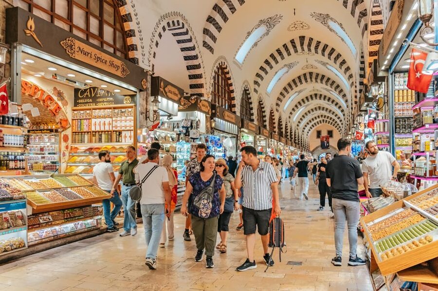 Istanbul: European and Asian Side Guided Foodie Walking Tour - Why this tour works as a first day in Istanbul
