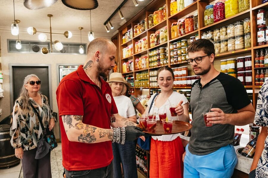 Istanbul: European and Asian Side Guided Foodie Walking Tour - Lunch in Kadıköy Çarşı