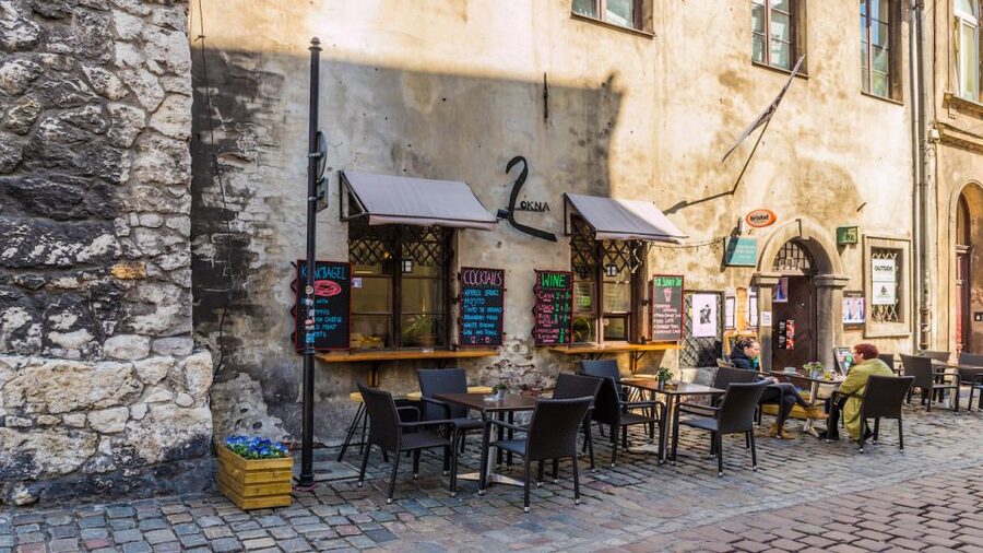 Krakow: Kazimierz Jewish Quarter Walking Tour - Languages, group style, and timing