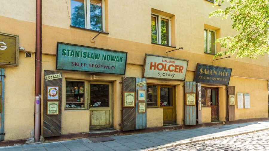 Krakow: Kazimierz Jewish Quarter Walking Tour - Kupa Synagogue and the community’s social range