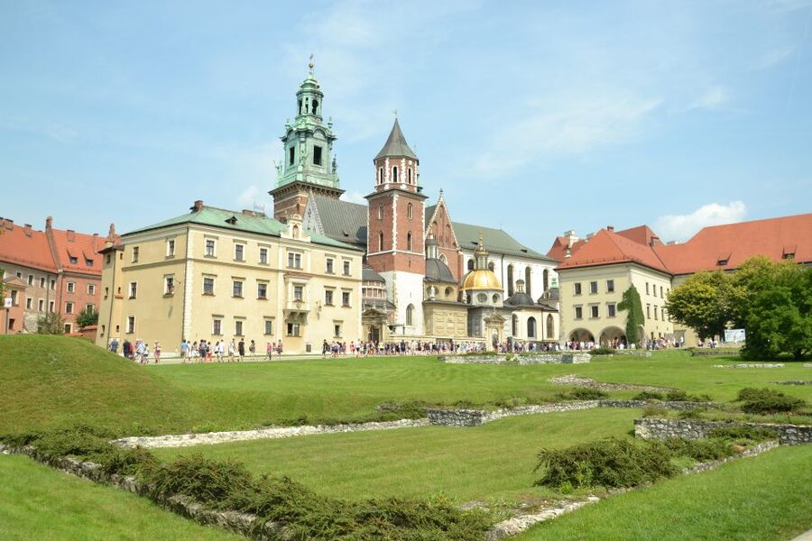 Krakow: The Old Town Walking Tour - Starting beneath St. Mary’s Basilica