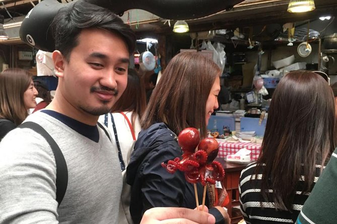 Kuromon Market Food Walking Tour in Osaka (6 stops, 6 tastes) - Why Kuromon Market works well as an Osaka introduction