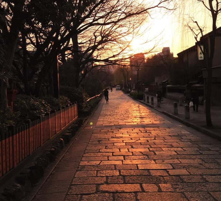 Kyoto Geisha Walking Tour: Gion District & Hidden Gems - Kennin-ji, Kyoto’s oldest Zen temple