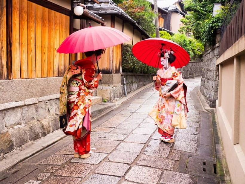 Kyoto Geisha Walking Tour: Gion District & Hidden Gems - Learning about Geiko and Maiko