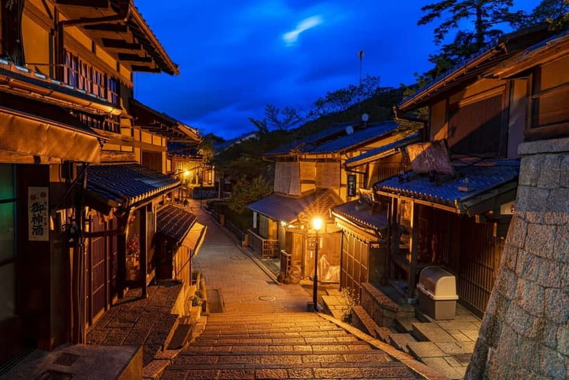 Kyoto Geisha Walking Tour: Gion District & Hidden Gems - Choosing the right time of day