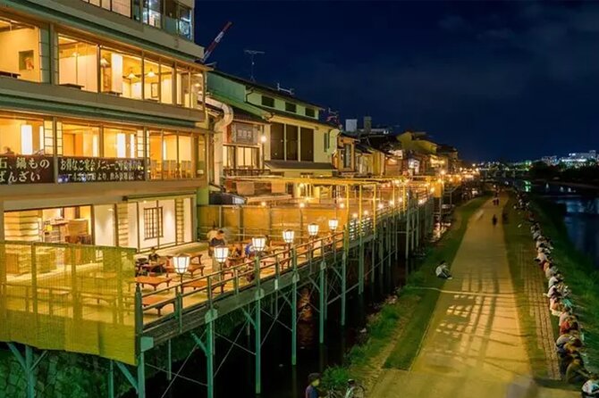 Kyoto Gion: 2-Hour Geisha Culture & History Walking Tour - Yasaka Shrine and a thousand years of worship