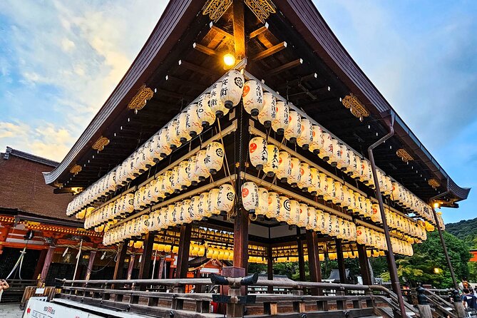 Kyoto Gion Night Walk & Geisha District Guided Tour - Yasaka Shrine adds a wider cultural view