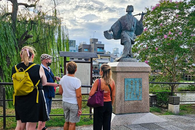 Kyoto Gion Night Walk & Geisha District Guided Tour - What the guides add to the experience