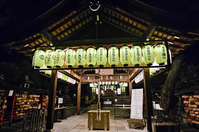 Kyoto Gion Night Walk & Geisha District Guided Tour - Group size, walking pace, and comfort