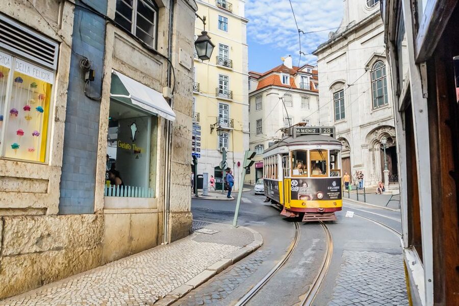 Lisbon: Best of City Private Walking Tour - Alfama’s lanes and Lisbon’s Fado tradition
