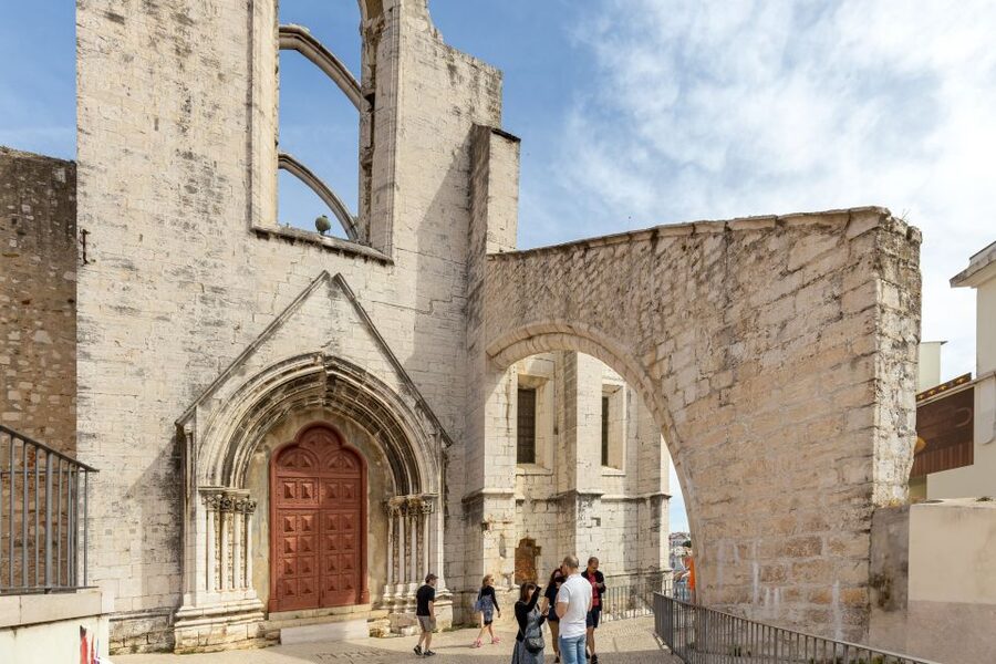 Lisbon: History, Stories and Lifestyle Walking Tour - The tram ride up to Portas do Sol