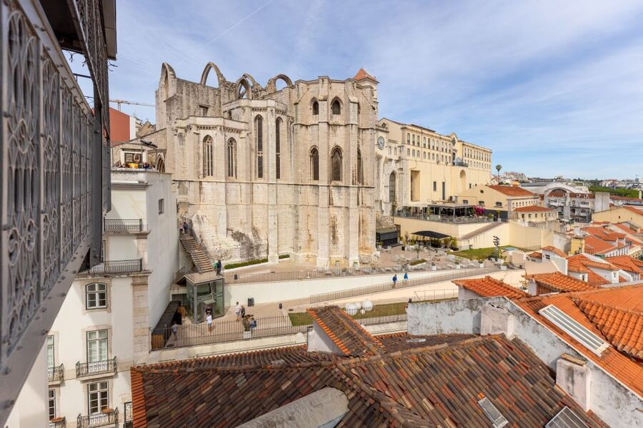 Lisbon: History, Stories and Lifestyle Walking Tour - Portas do Sol and Alfama’s narrow streets