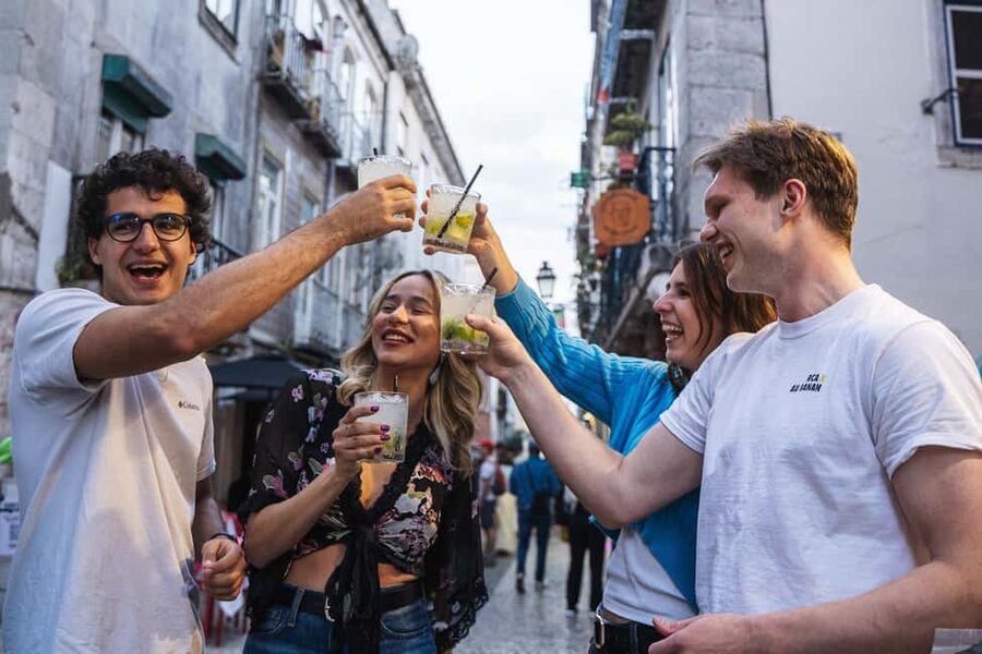 Lisbon: Private Dark History Walking Tour with Drinks - Should you book the Lisbon Tipsy Tour?