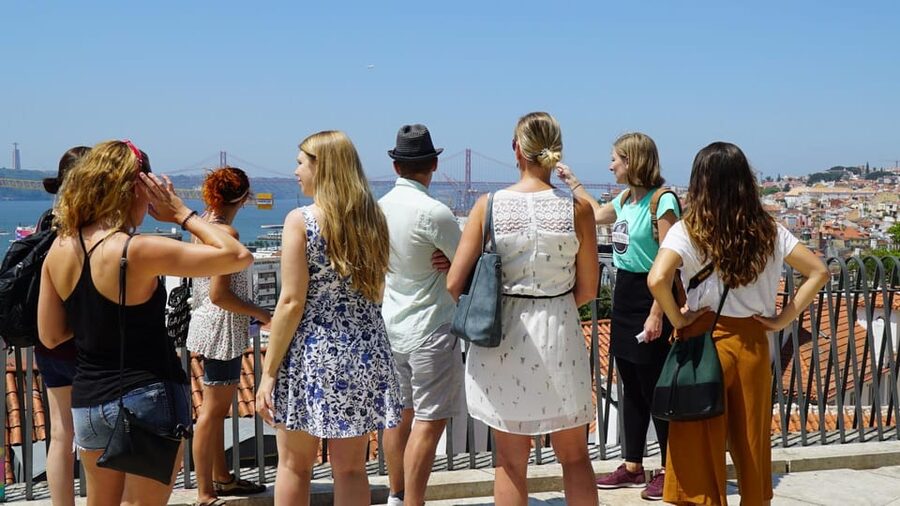Lisbon: Walking Tour in the Center (Max 12 Participants) - What the guides add to the walk