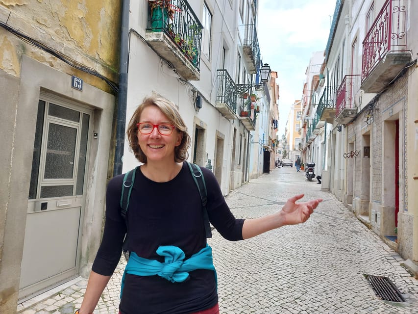 Lisbon: Walking Tour in the Center (Max 12 Participants) - Chiado, the poets’ quarter