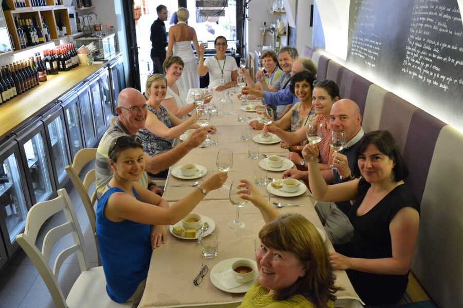 Ljubljana: Slovenian Cuisine Walking Tour with Tastings - Five wines with the food