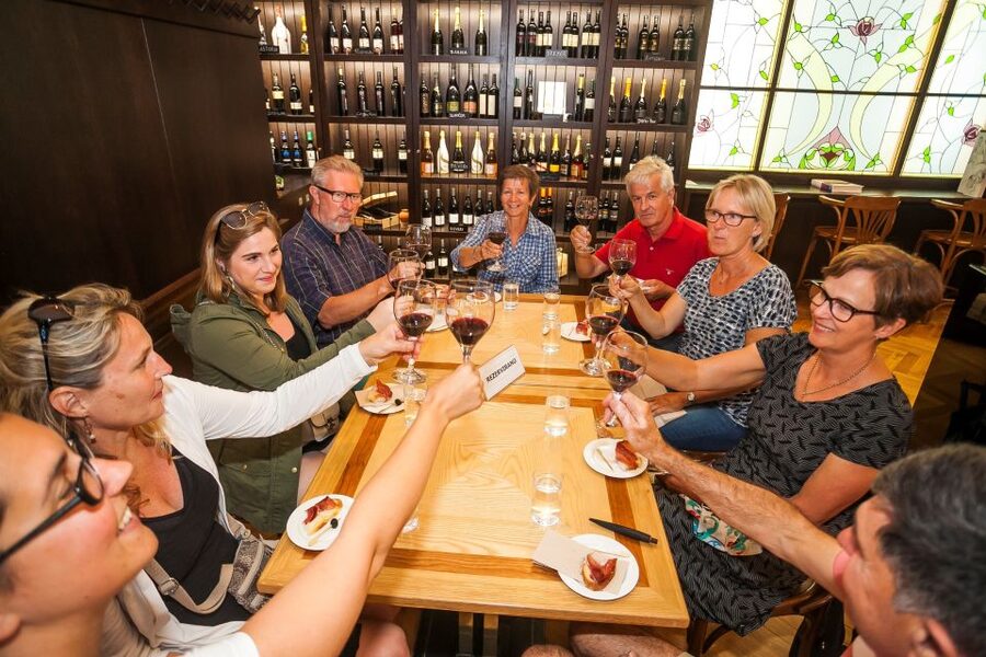Ljubljana: Slovenian Cuisine Walking Tour with Tastings - The guide makes or breaks the afternoon