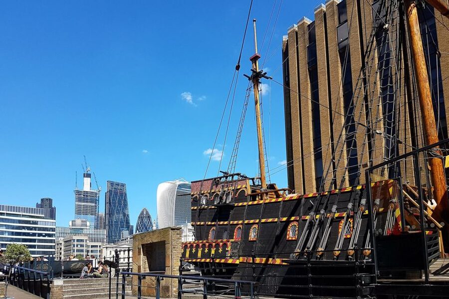 London: 30 London Sights Guided Walking Tour - Guide style and what you can expect