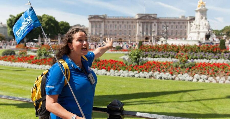 London: Buckingham Palace Entry Ticket & Royal Walking Tour - Why the short palace season matters