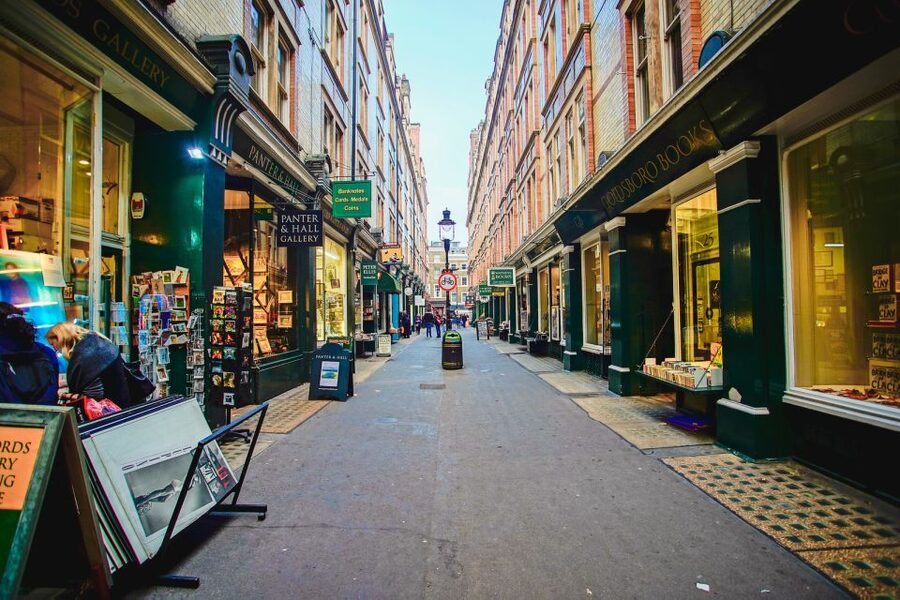 London: Harry Potter Movies Walking Tour (Kids Go Free) - King’s Cross gives you a fun opening scene