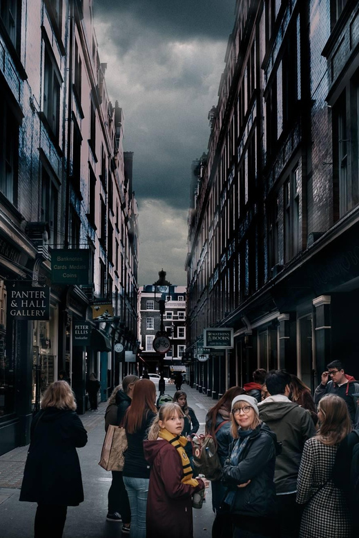 London: Harry Potter Walking Tour in German - From Sherlock Holmes’ Pub to Great Scotland Yard