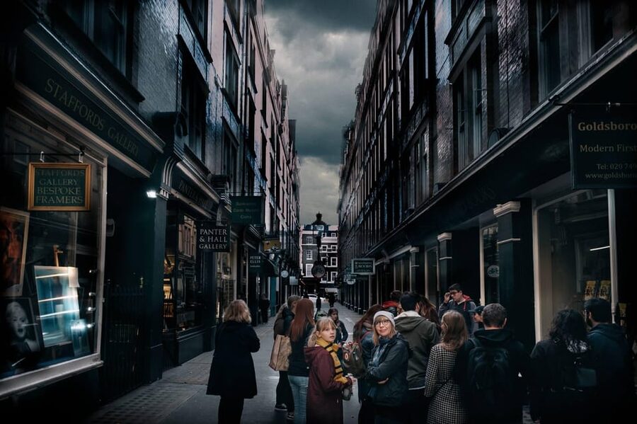London: Harry Potter Walking Tour in German - Starting at Southwark View Point