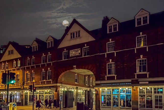London Jack The Ripper Guided Walking Tour - Why this East London walk works better than a bus tour