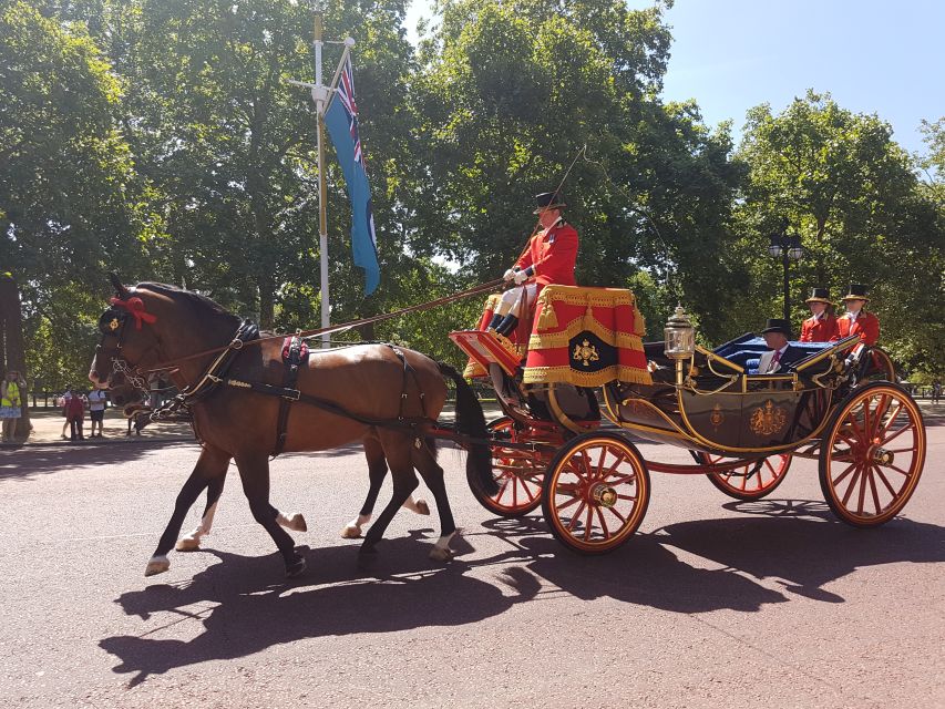 London: Royalty Walking Tour with Changing of The Guard - Horse Guards Parade and Whitehall