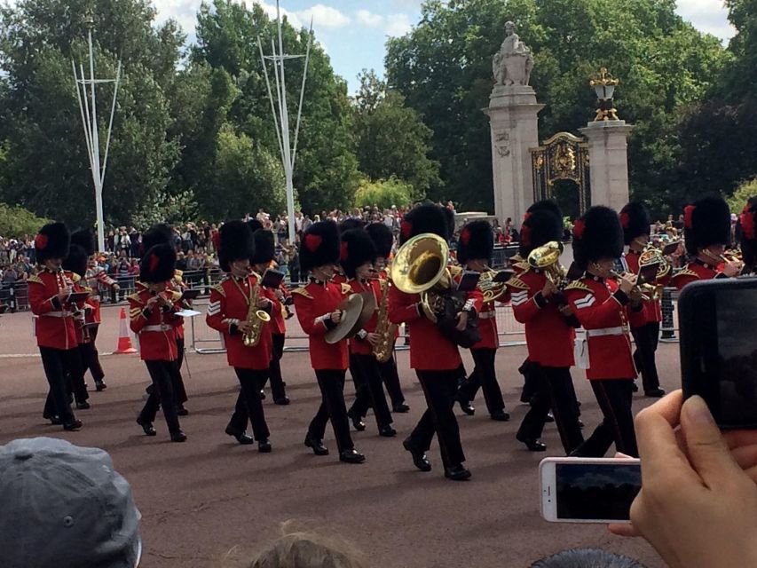 London: Royalty Walking Tour with Changing of The Guard - Downing Street and the political heart of Westminster