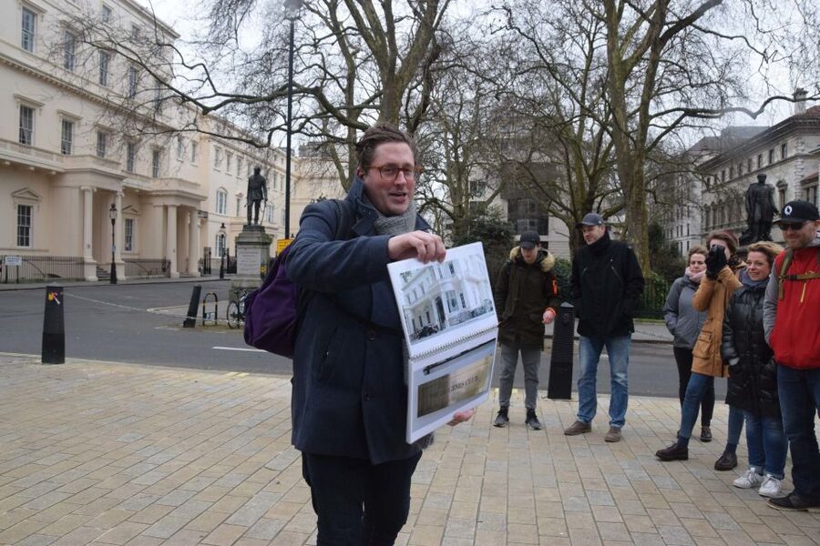 London: Sherlock Holmes-Themed Walking Tour - From Baker Street style to BBC screen locations